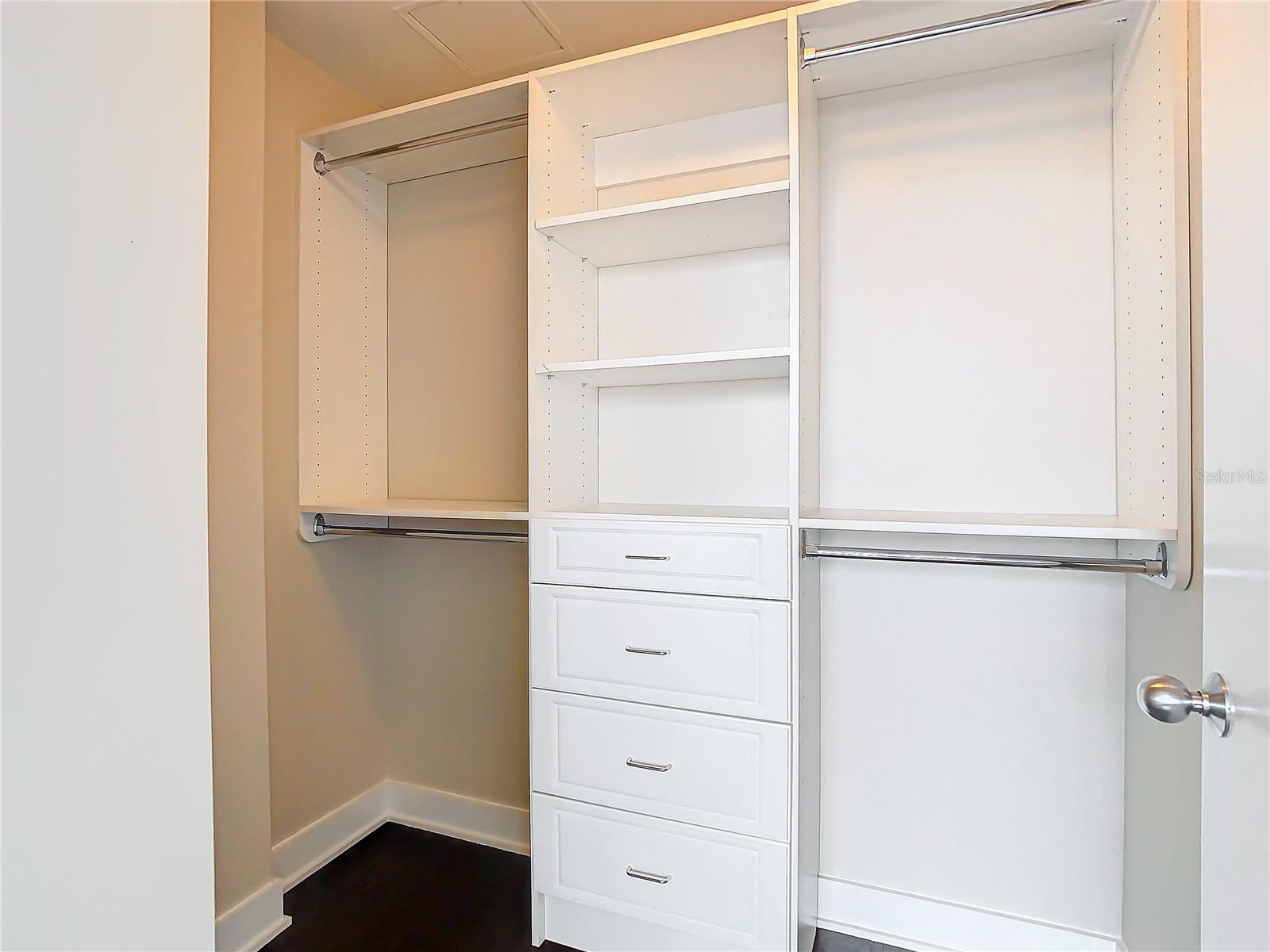 GRAND CENTRAL AT KENNEDY RESID - Residential Lease