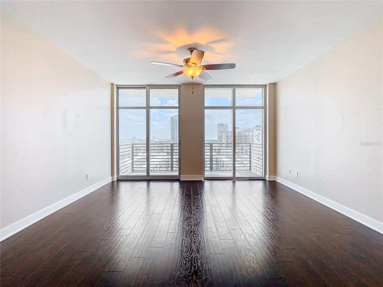 GRAND CENTRAL AT KENNEDY RESID - Residential Lease