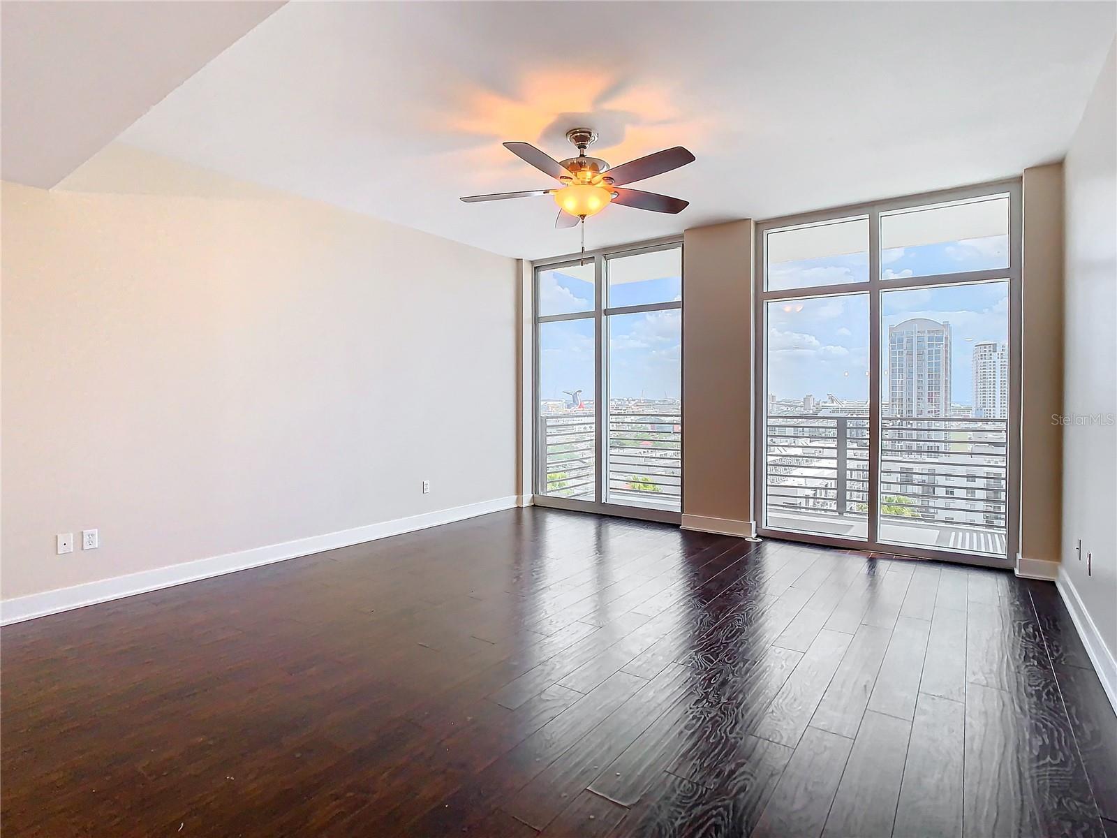 GRAND CENTRAL AT KENNEDY RESID - Residential Lease