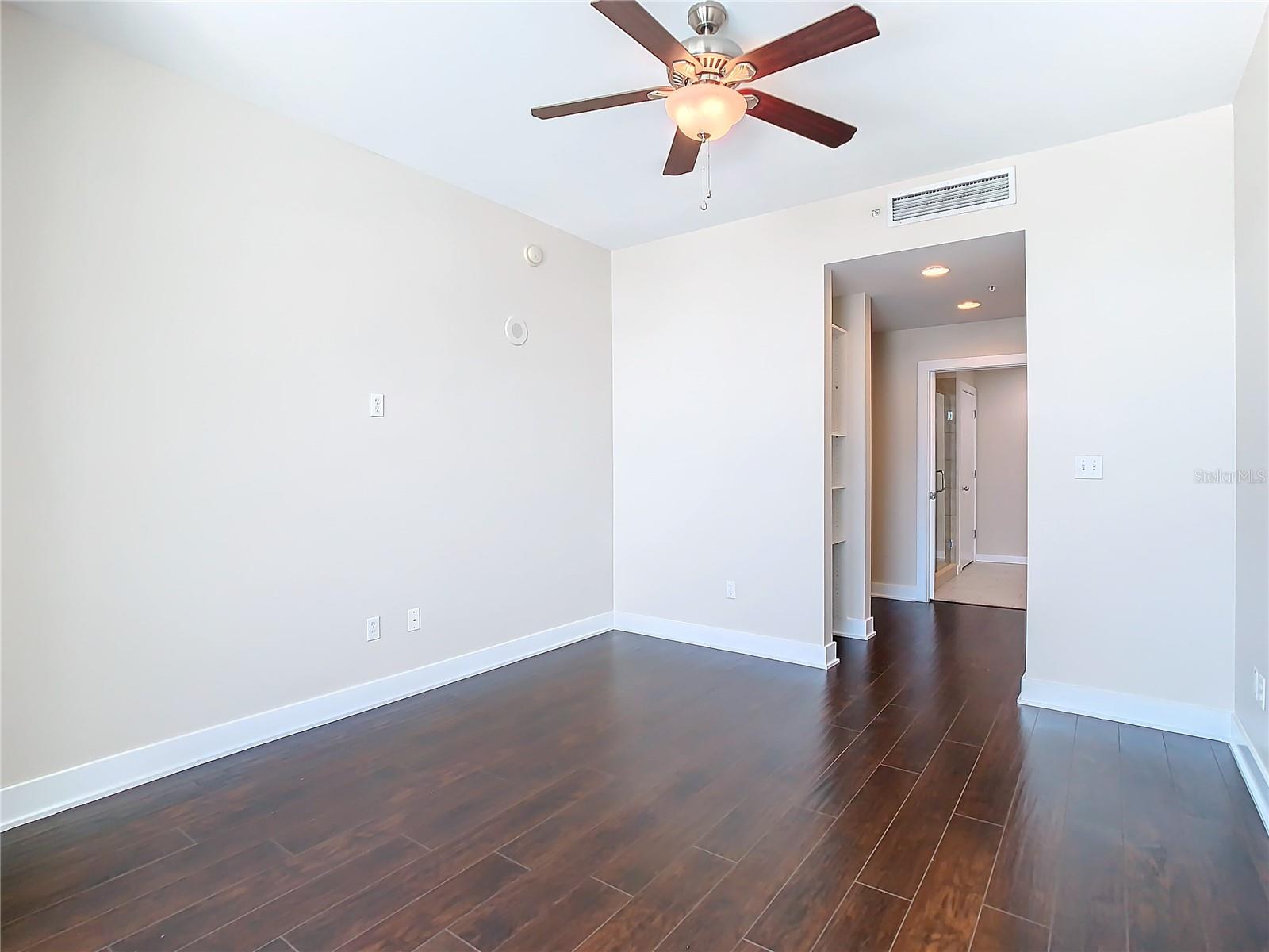 GRAND CENTRAL AT KENNEDY RESID - Residential Lease