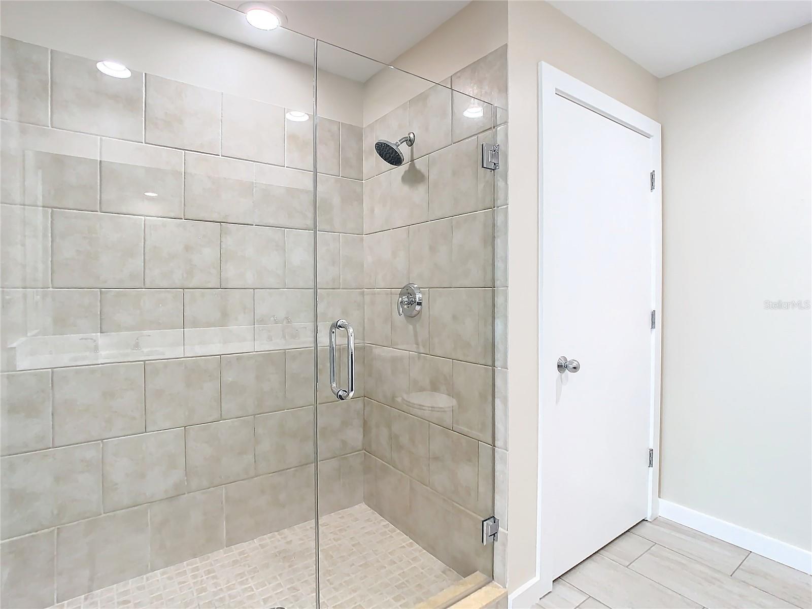 GRAND CENTRAL AT KENNEDY RESID - Residential Lease