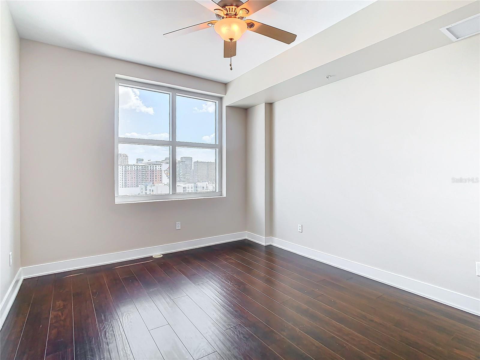 GRAND CENTRAL AT KENNEDY RESID - Residential Lease