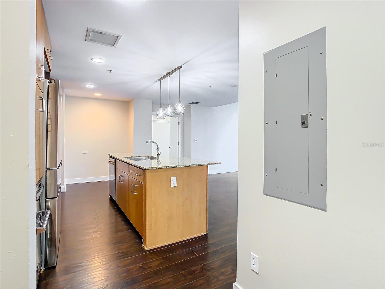 GRAND CENTRAL AT KENNEDY RESID - Residential Lease