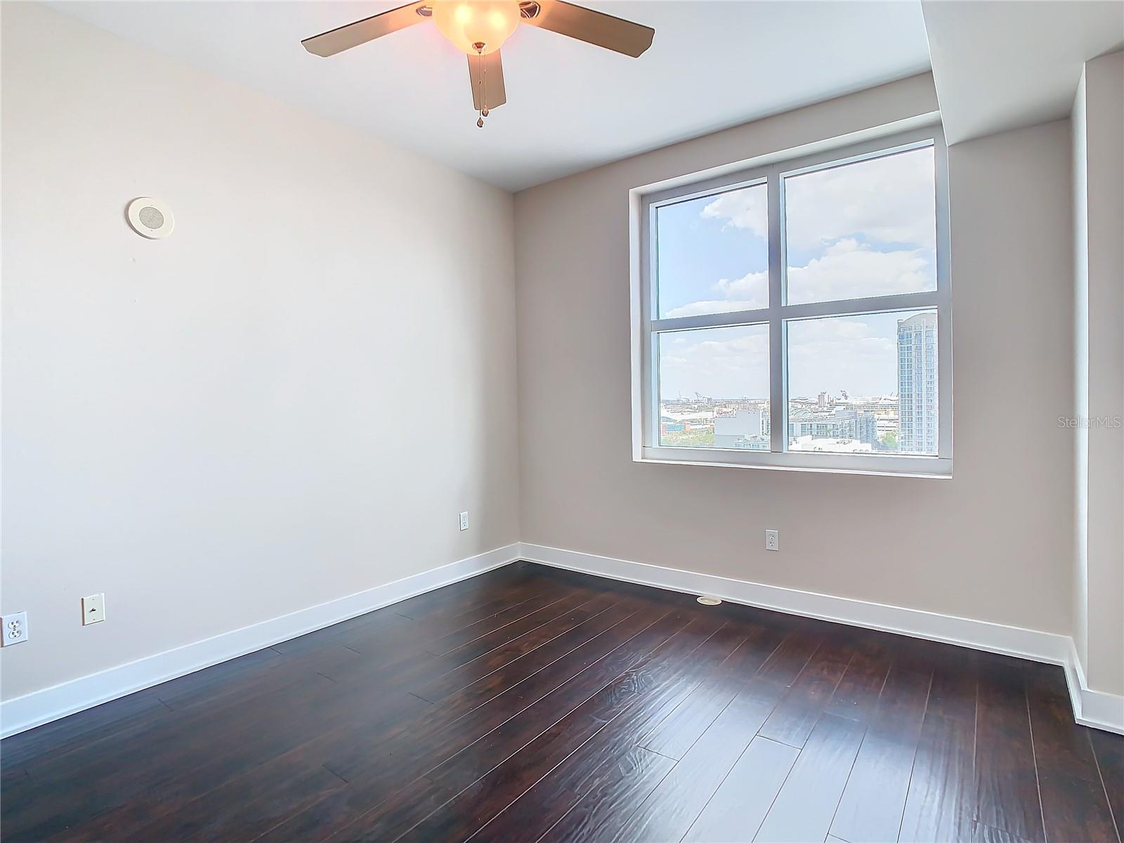 GRAND CENTRAL AT KENNEDY RESID - Residential Lease