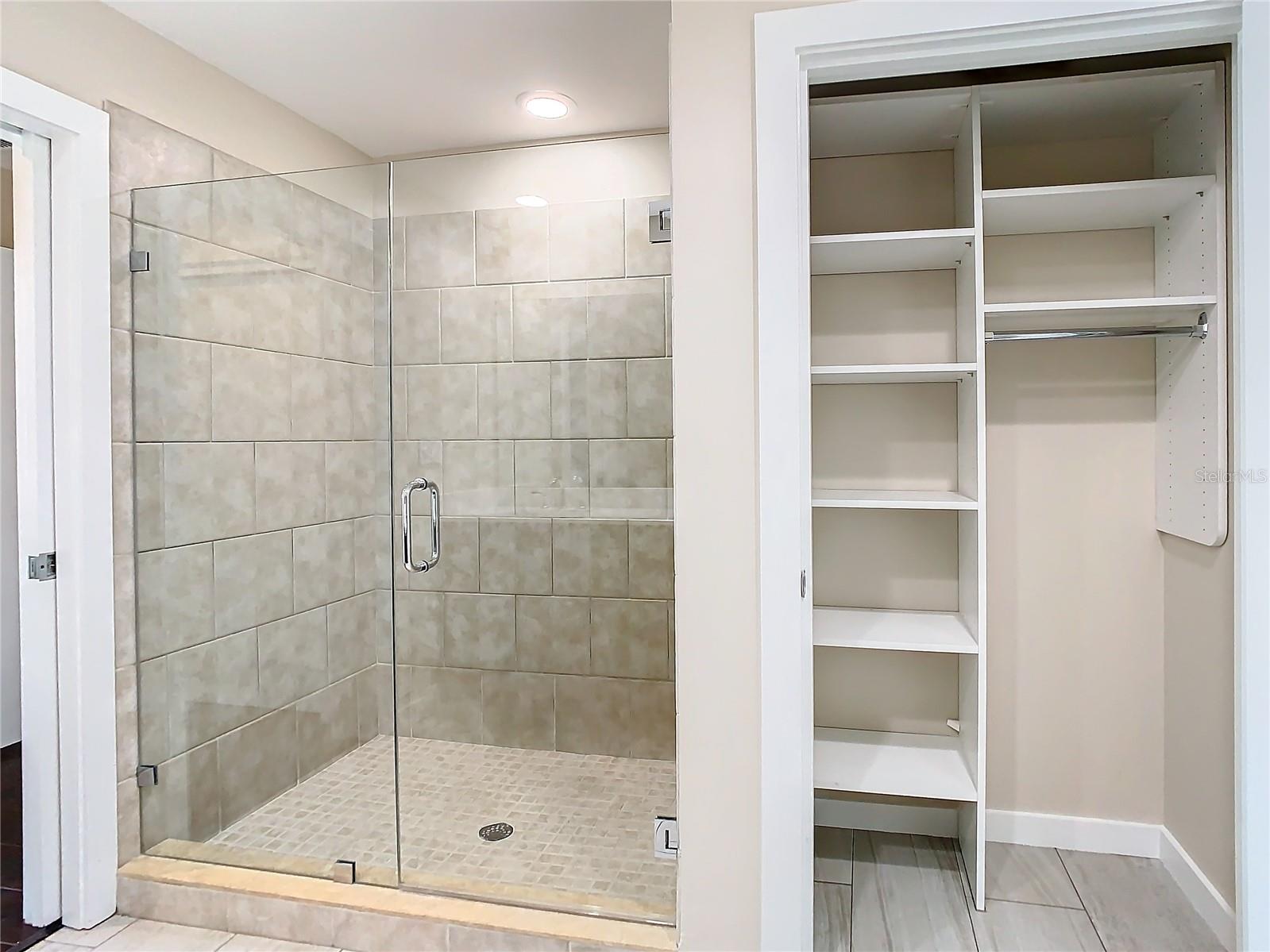 GRAND CENTRAL AT KENNEDY RESID - Residential Lease