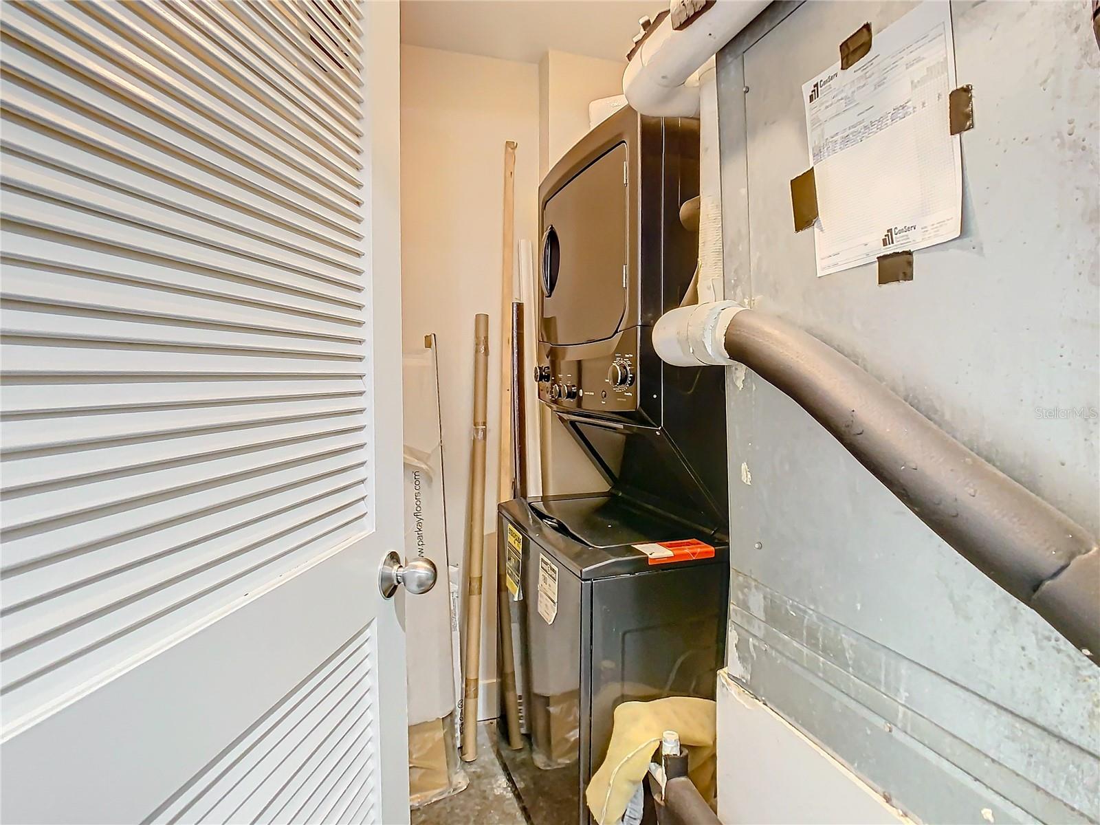 GRAND CENTRAL AT KENNEDY RESID - Residential Lease