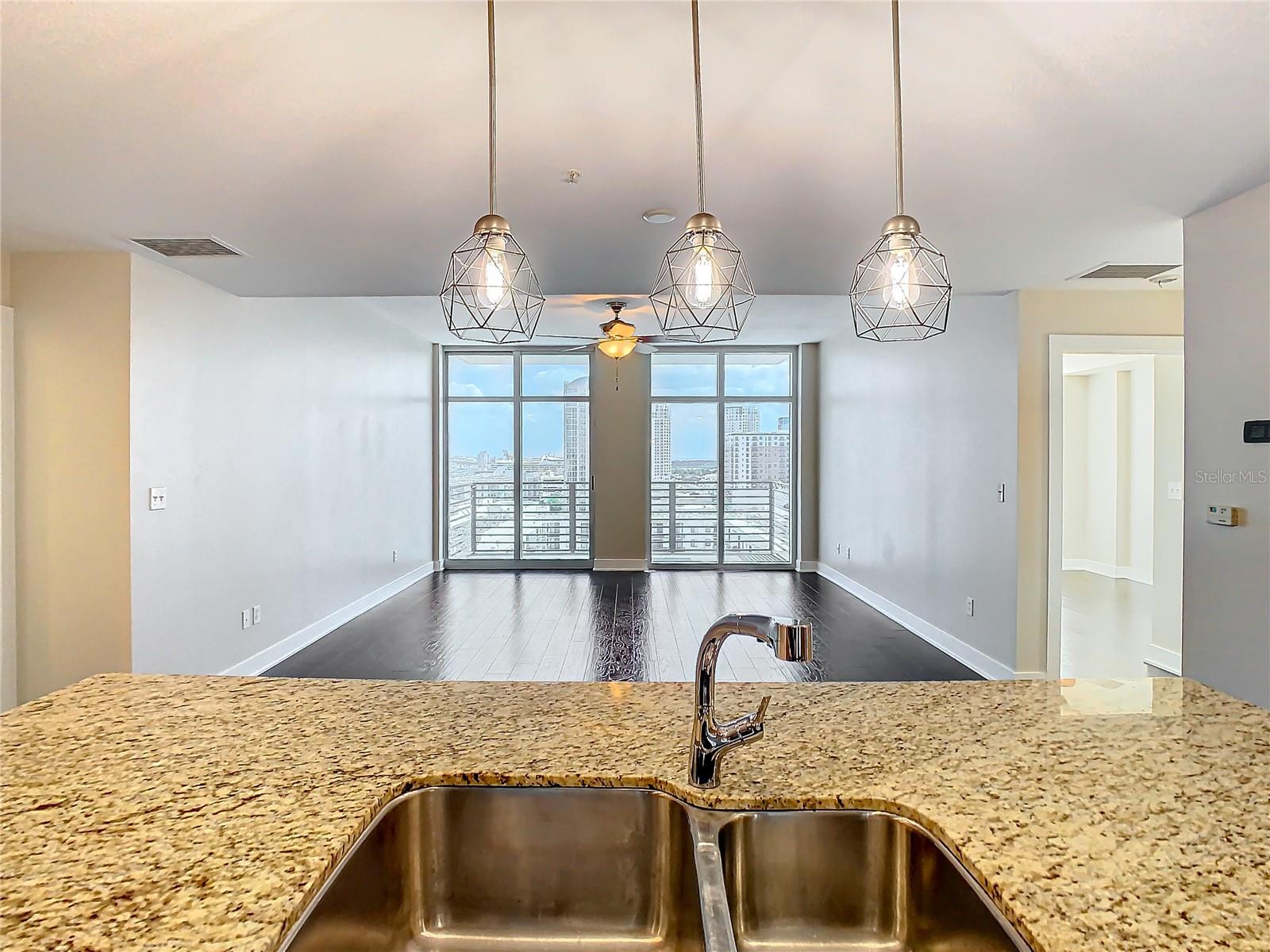 GRAND CENTRAL AT KENNEDY RESID - Residential Lease