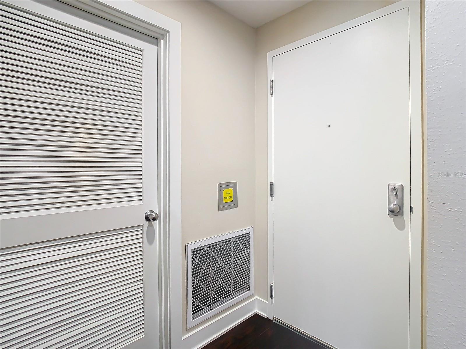 GRAND CENTRAL AT KENNEDY RESID - Residential Lease