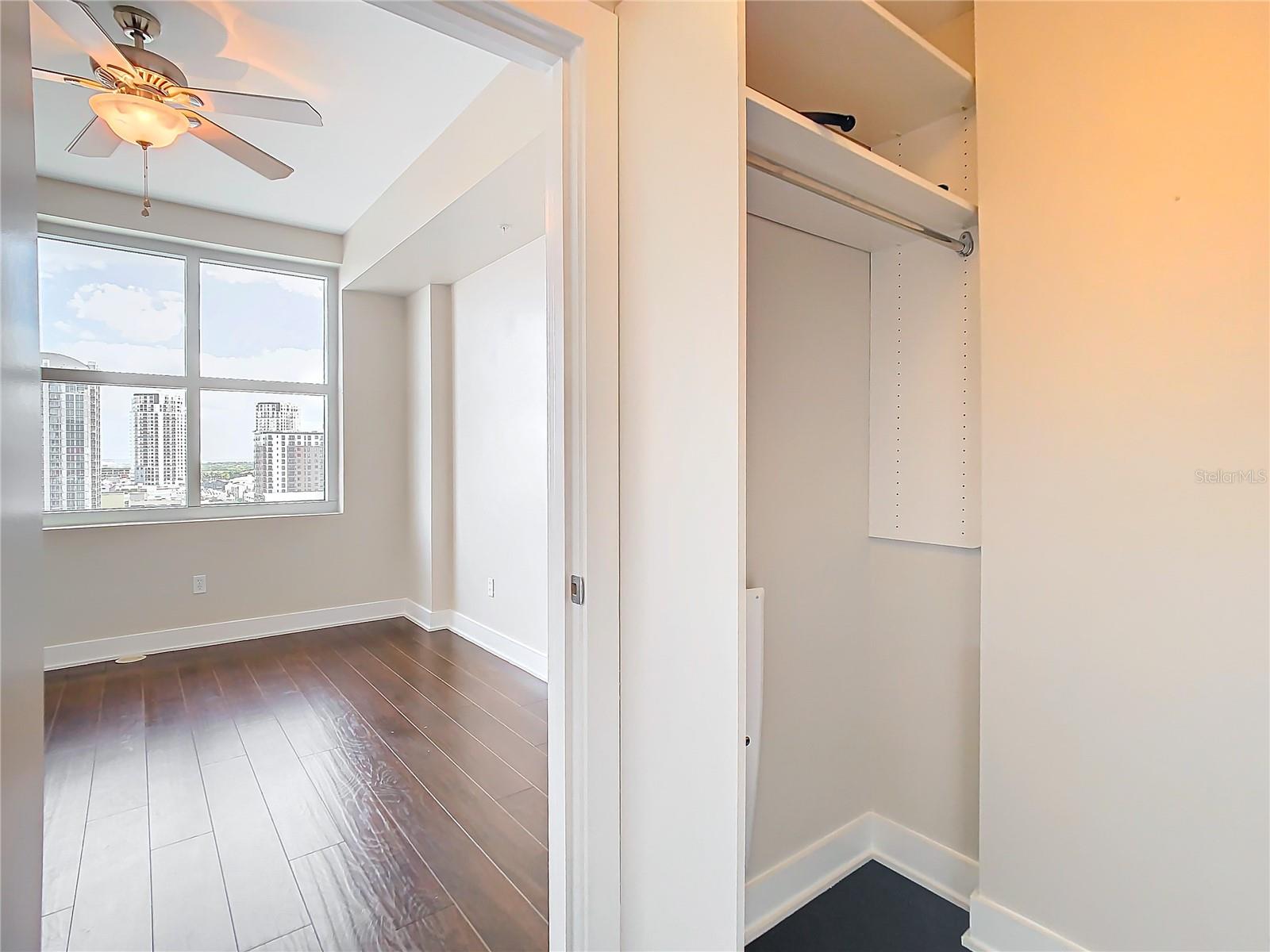 GRAND CENTRAL AT KENNEDY RESID - Residential Lease