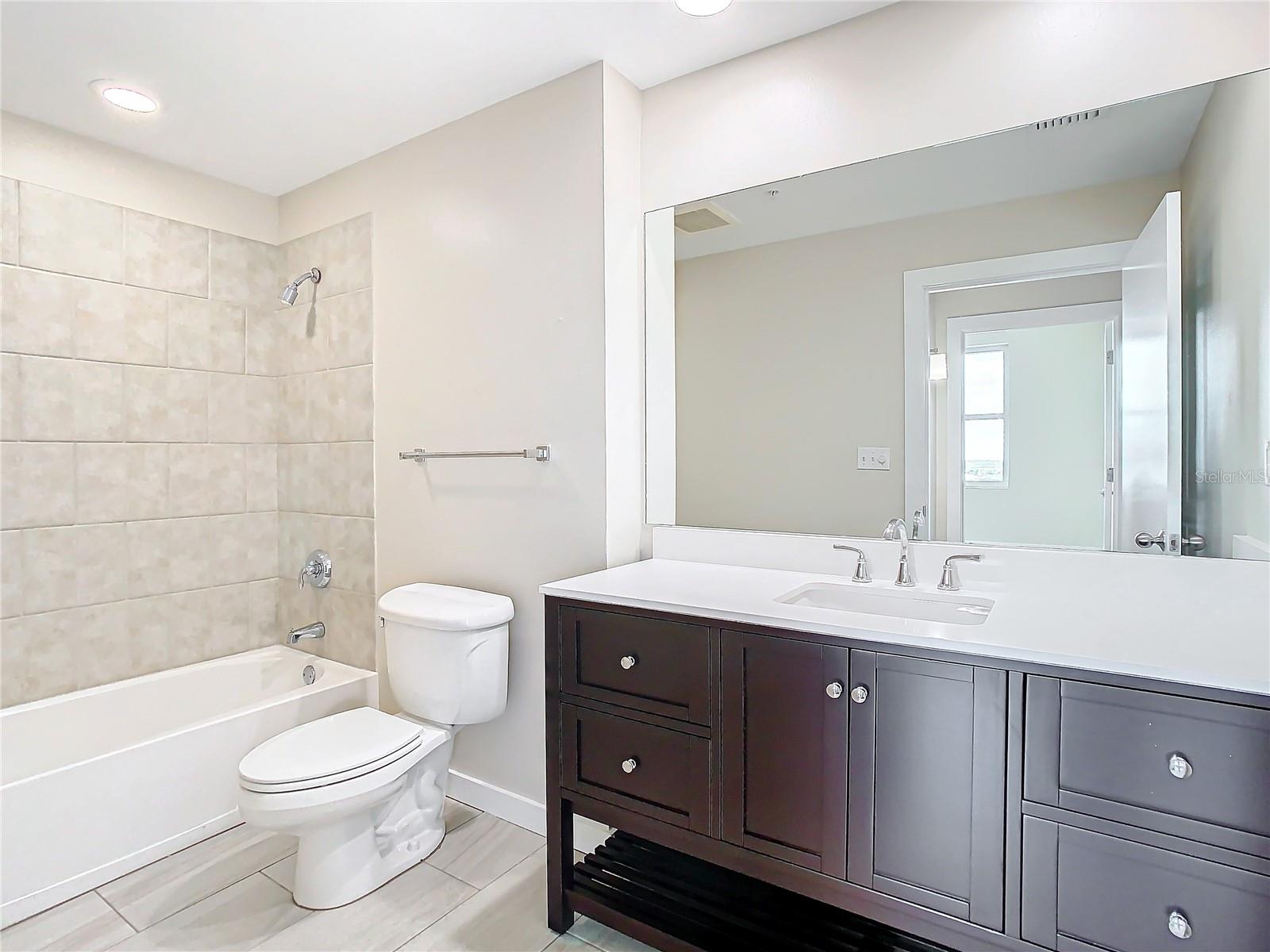 GRAND CENTRAL AT KENNEDY RESID - Residential Lease