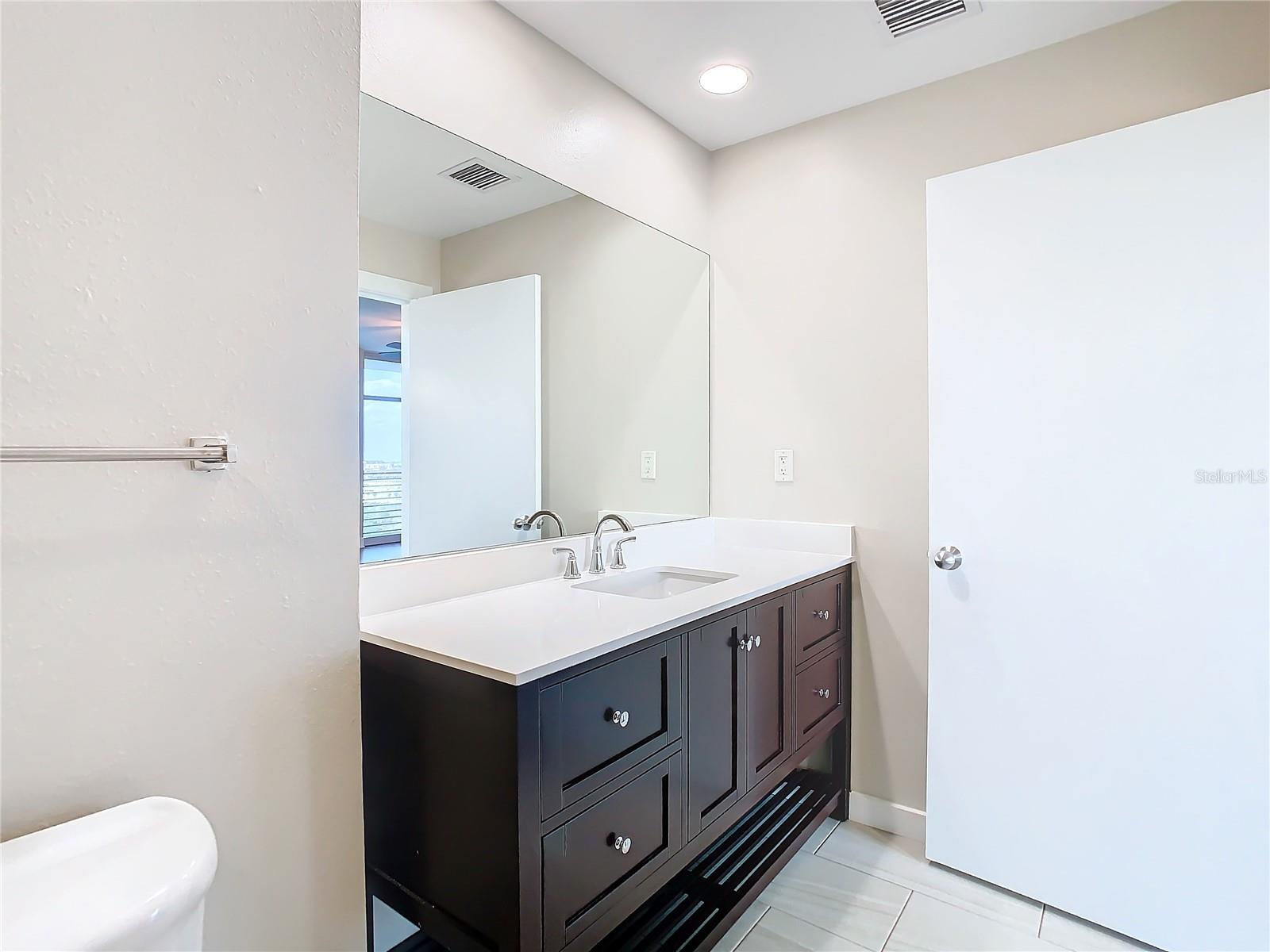 GRAND CENTRAL AT KENNEDY RESID - Residential Lease