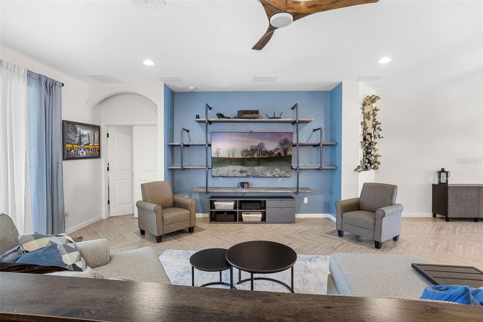 ARDMORE RESERVE PH V - Residential