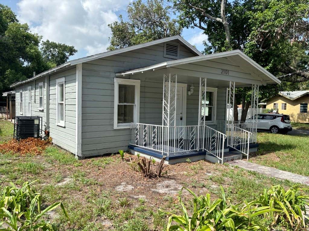 Photo of 2101 E Ellicott Street, Tampa, FL 33610 (MLS # TB8530619)