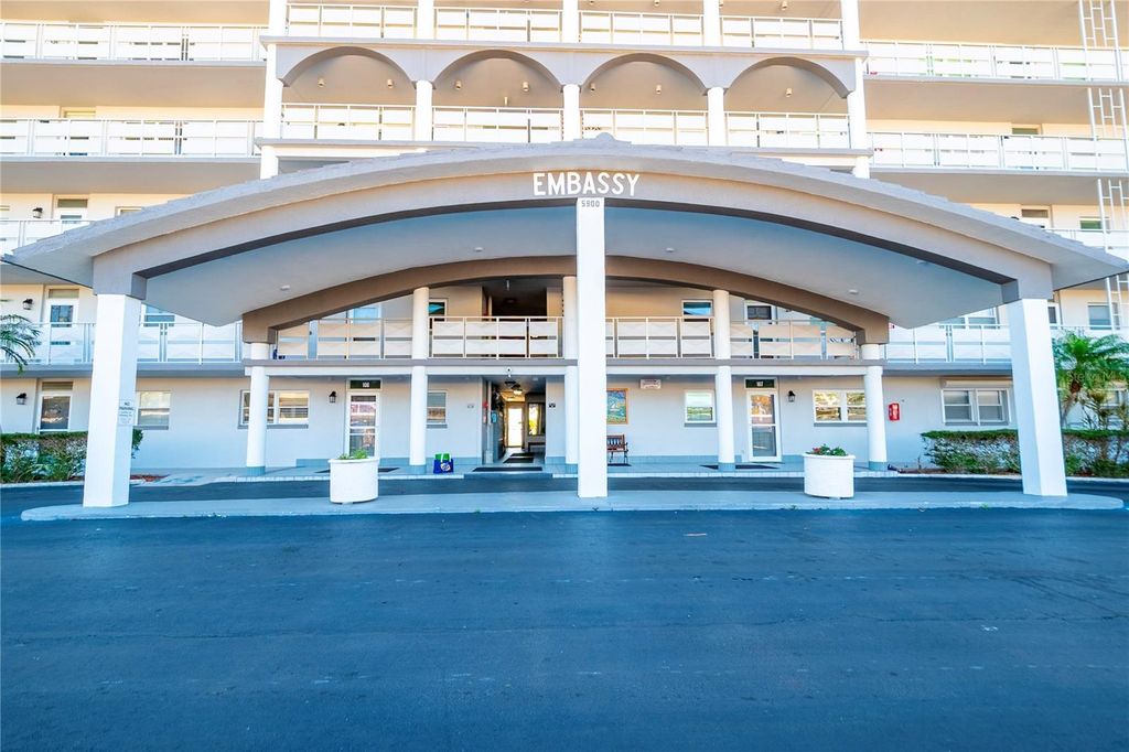 Photo of 5900 Shore Boulevard S #709, Gulfport, FL 33707 (MLS # TB8480324)