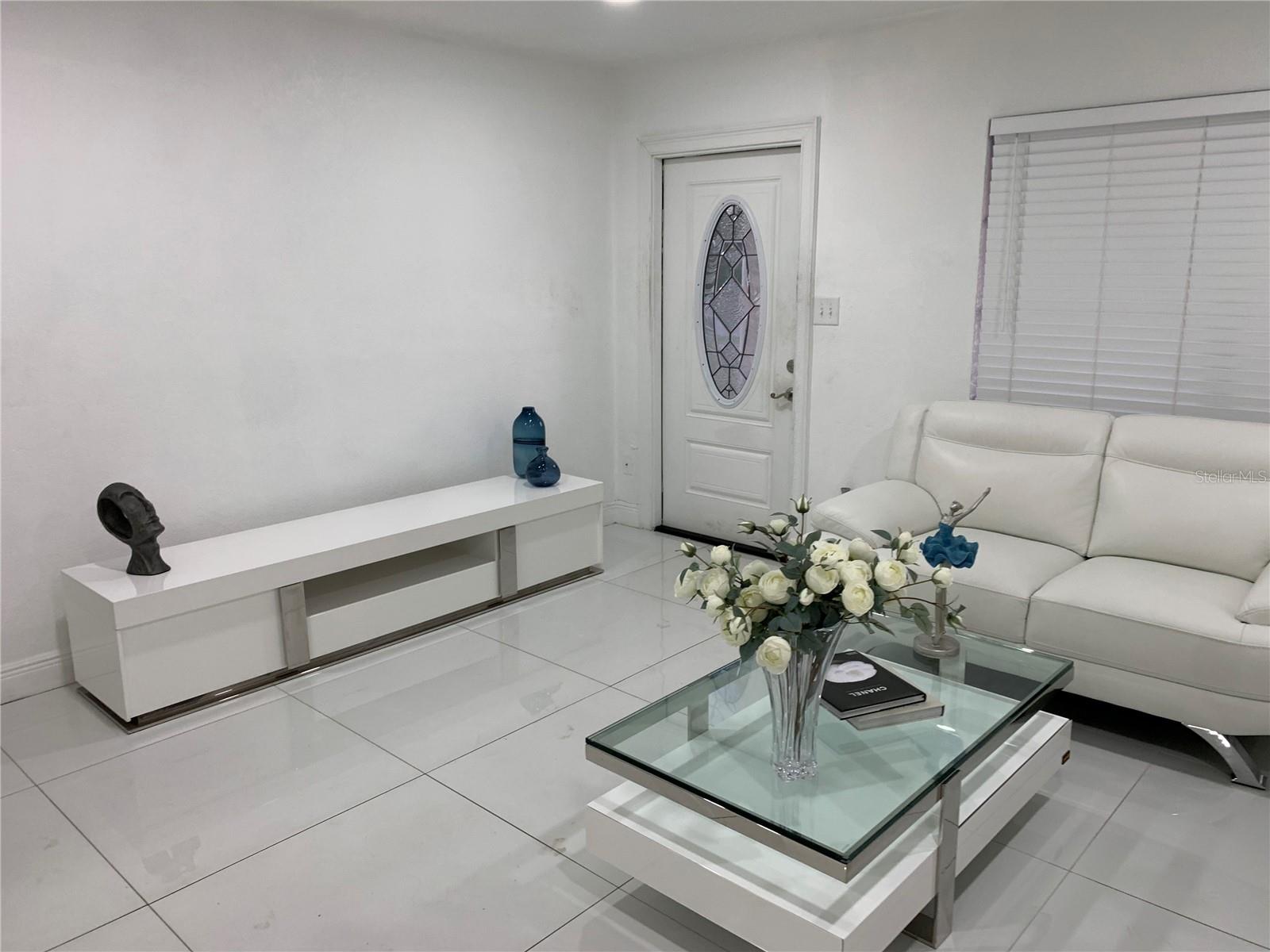 2509 W HAMILTON AVENUE