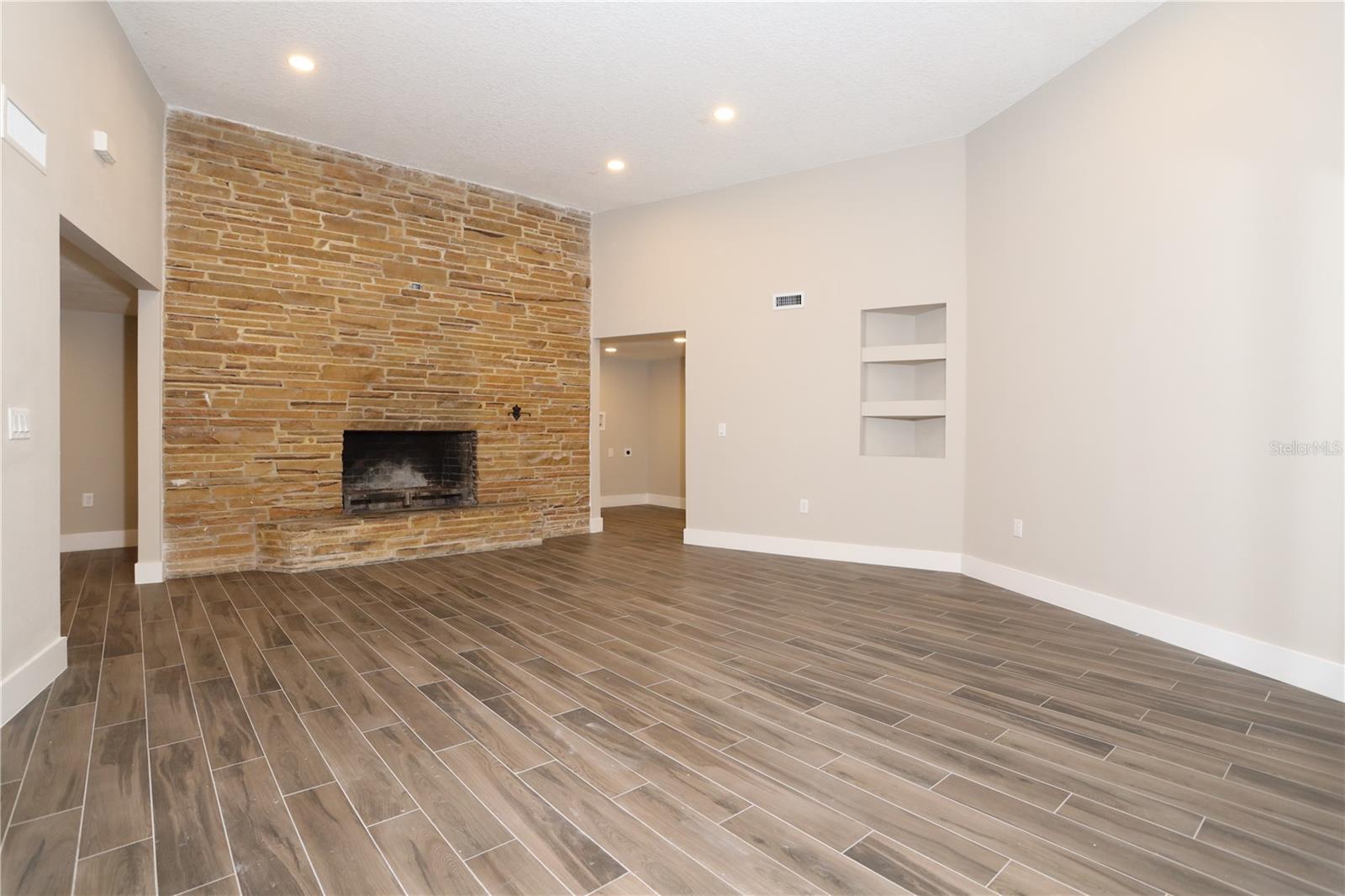 CHEROKEE OAKS - Residential