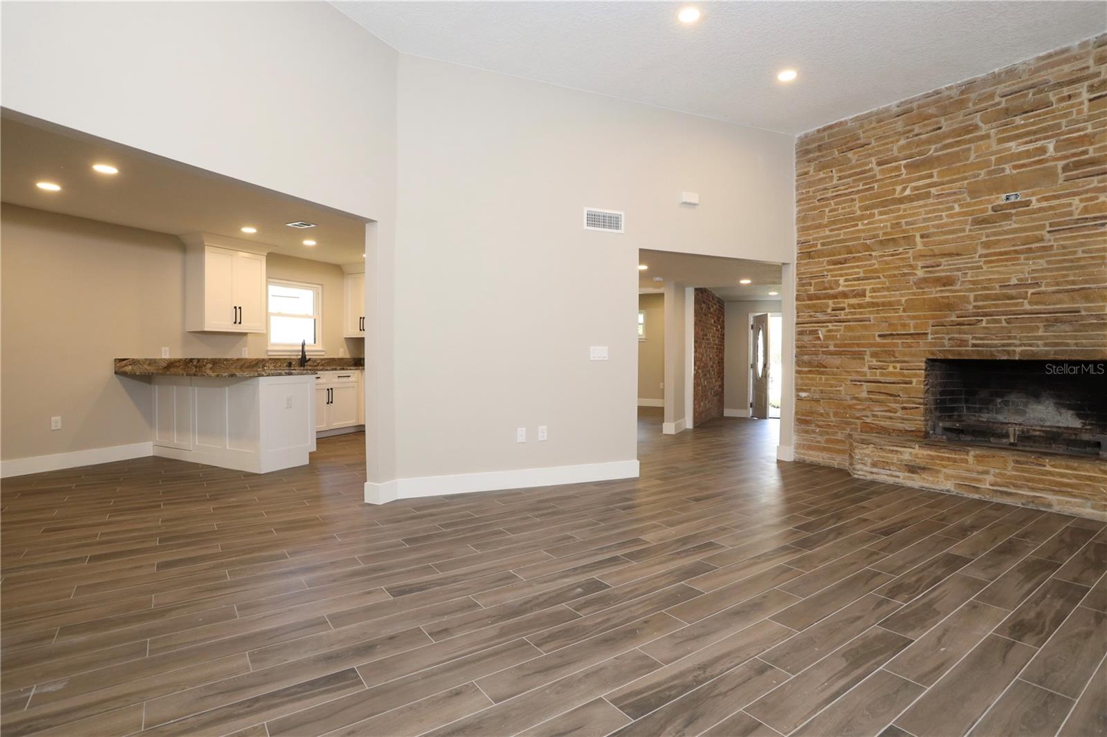 CHEROKEE OAKS - Residential