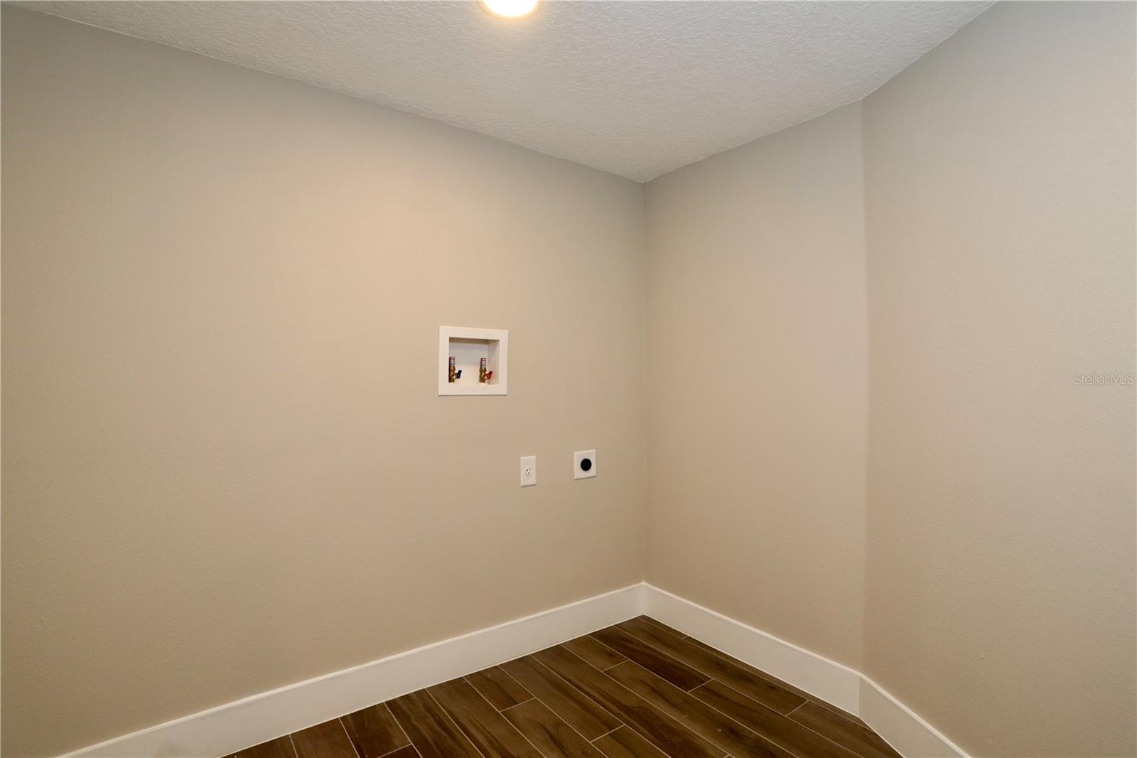 CHEROKEE OAKS - Residential