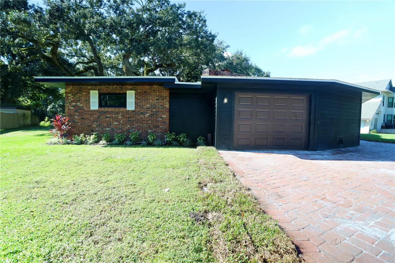 This waterfront home is the perfect blend of unique architectural style and modern luxury. Completely
remodeled, it’s nestled on a quiet dead-end street. (New Roof 2023) With nearly a half-acre of land and
majestic oak trees creating a stunning, natural backdrop. Step inside to a home where no detail has been
overlooked, from the custom granite countertops to the brand-new stainless steel appliances. Cozy up next to
the wood-burning fireplace on cooler evenings or enjoy the gentle breeze from your screen-enclosed porch
overlooking the serene waters of Shingle Creek. A separate mother-in-law/guest/efficiency suite offers
versatility for multi-generational living, rental income, or a private home office. Complete with a circular
driveway and ample parking for family and guests, this waterfront sanctuary is a rare find.
SHINGLE CREEK DOES CONNECT TO WEST LAKE TOHOPEKALIGA FOR A BOATERS DREAM.
TAKE YOUR BOAT DOWN TO THE MARINA DURING BASS TOURNAMENTS AND NOT HAVE TO FIGHT TRAFFIC
