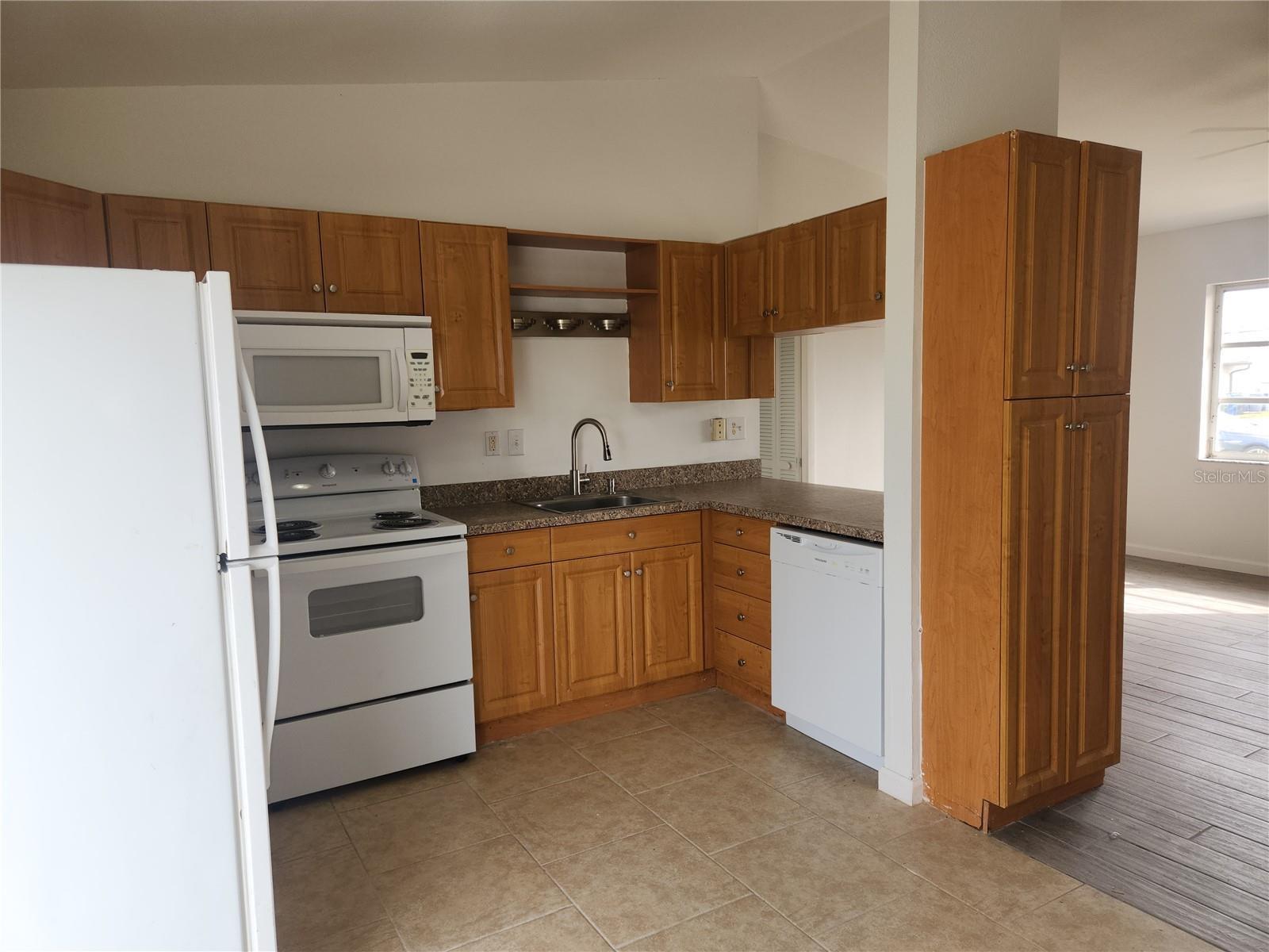 SOUTH VENICE - Residential Lease