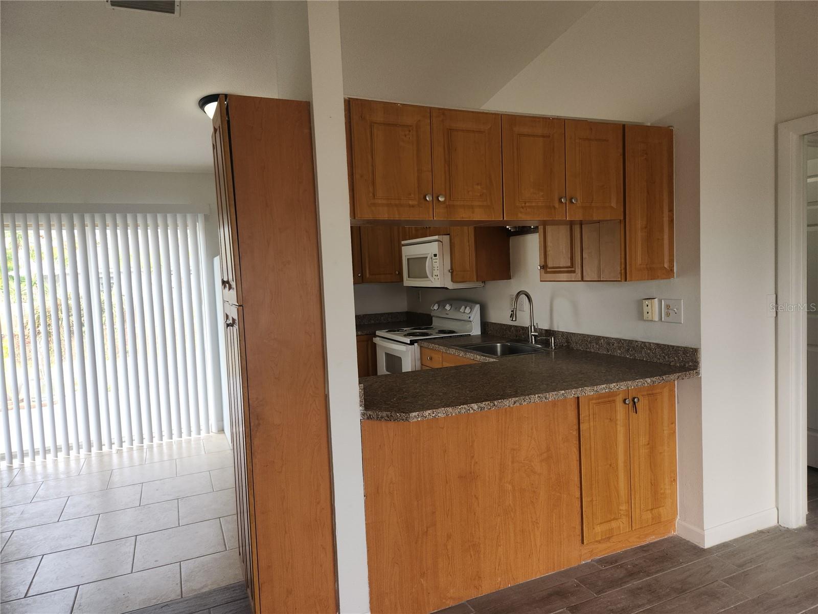 SOUTH VENICE - Residential Lease