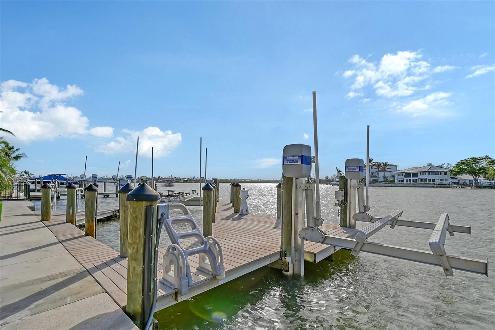 BAY ISLAND SHORES - Residential