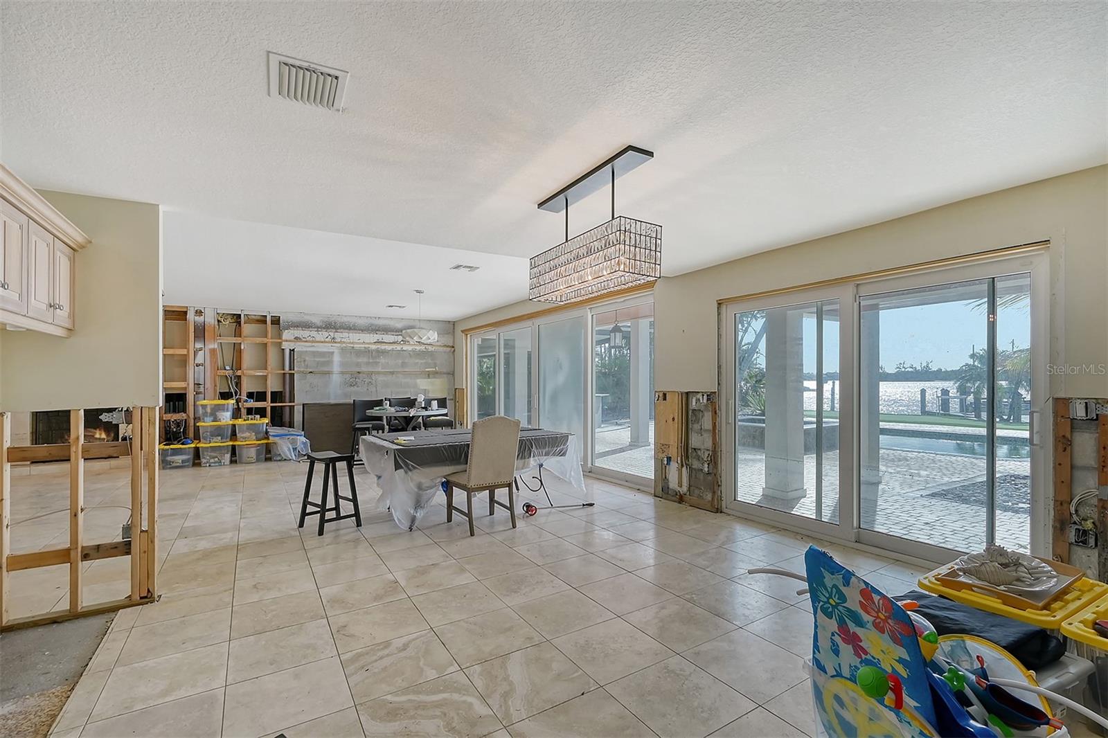 BAY ISLAND SHORES - Residential