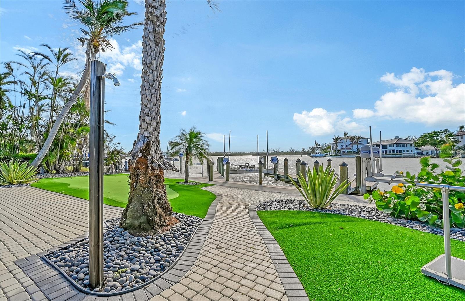 BAY ISLAND SHORES - Residential