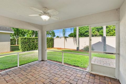 A home in WINTER HAVEN