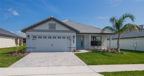 A home in AUBURNDALE