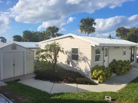 A home in WINTER HAVEN