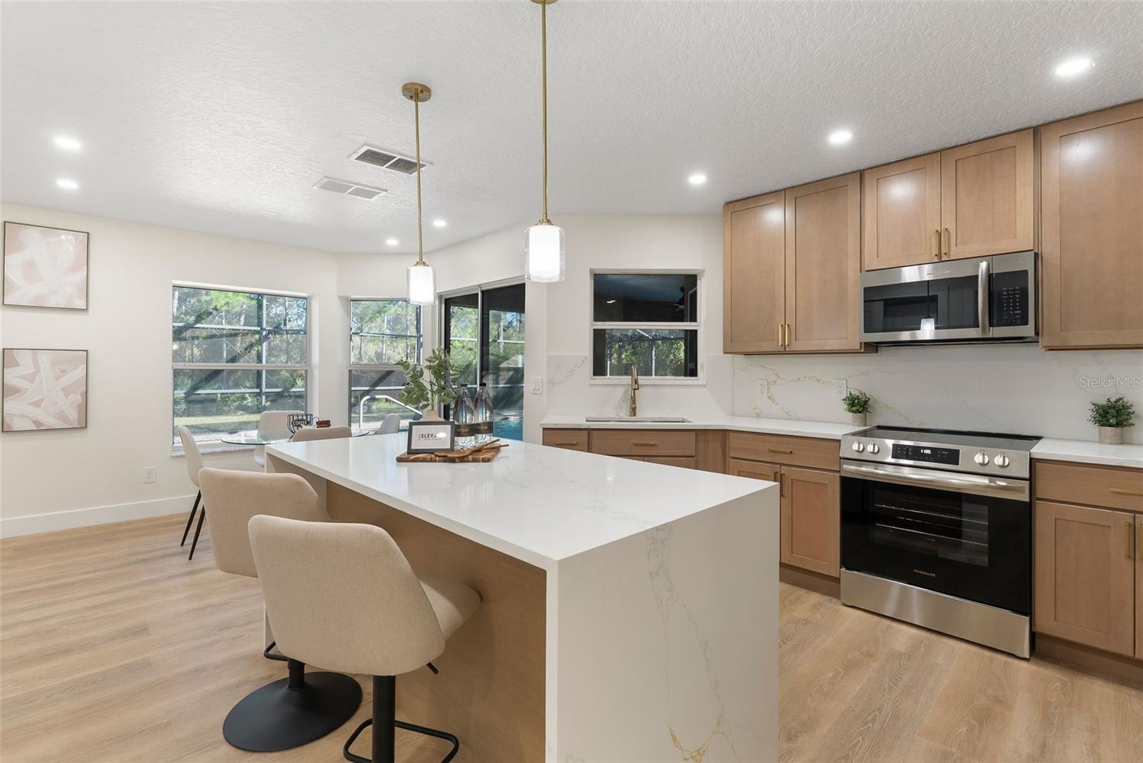 LAKE WINNEMISSETTT OAKS - Residential