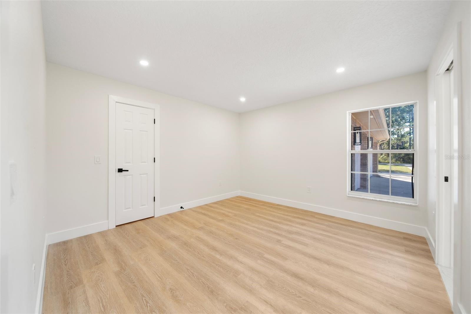 LAKE WINNEMISSETTT OAKS - Residential