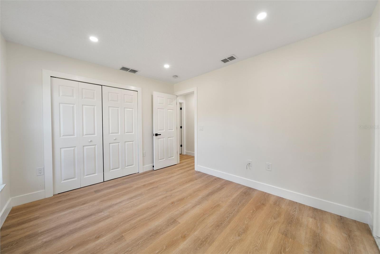 LAKE WINNEMISSETTT OAKS - Residential