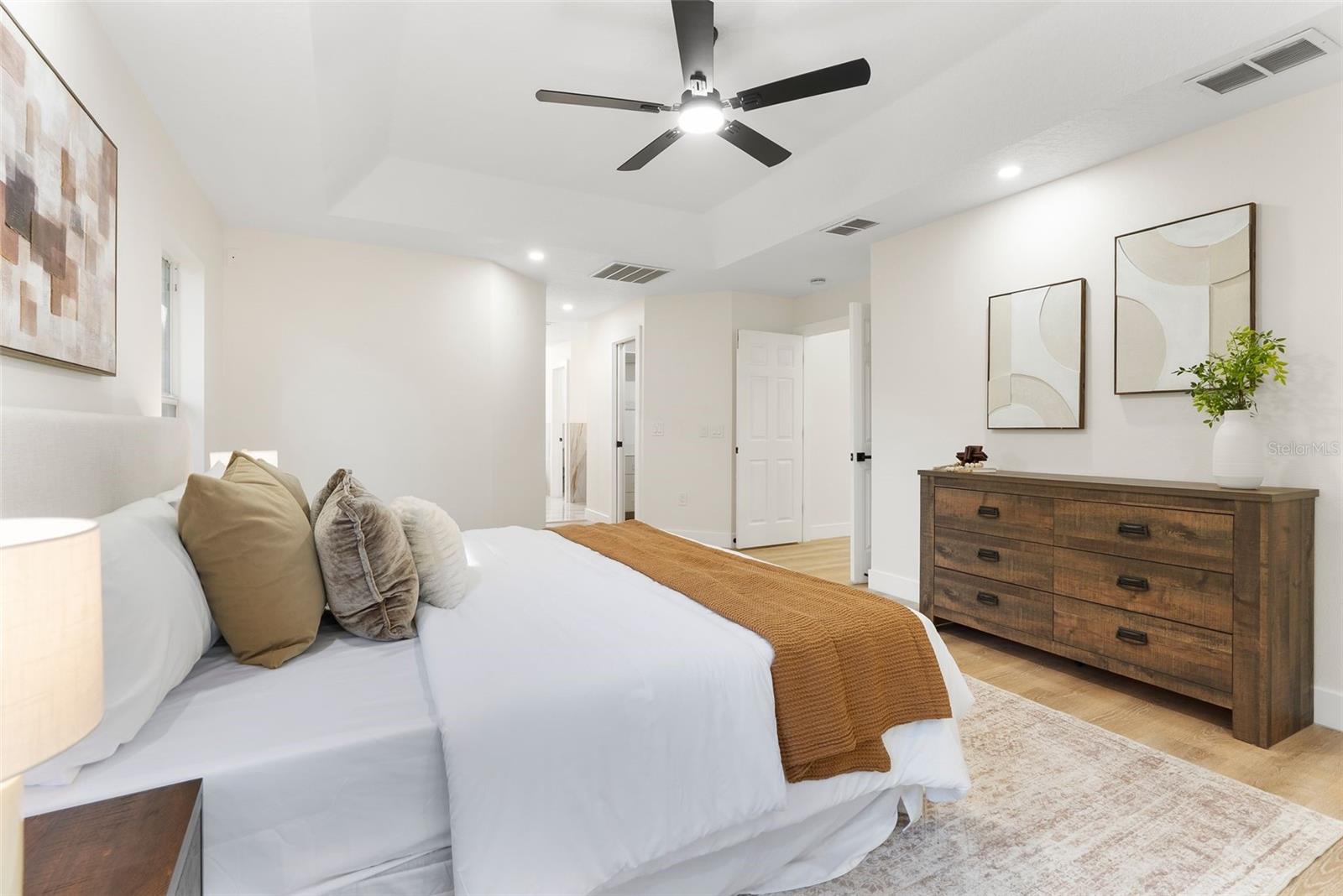 LAKE WINNEMISSETTT OAKS - Residential