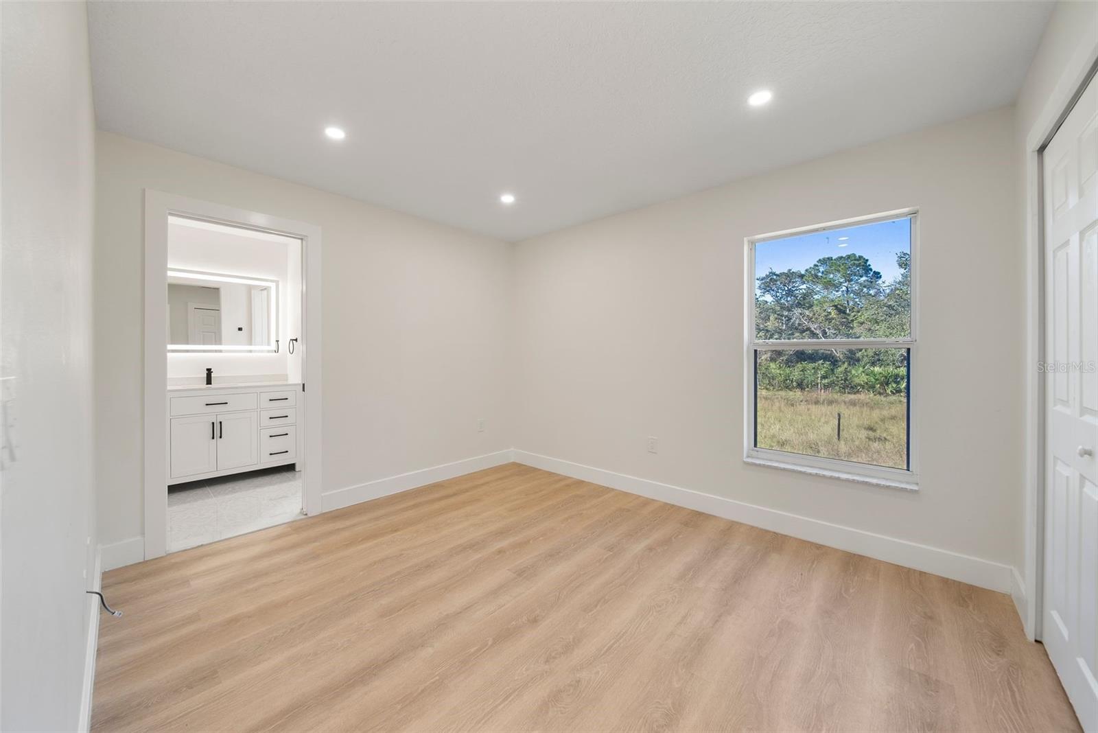 LAKE WINNEMISSETTT OAKS - Residential