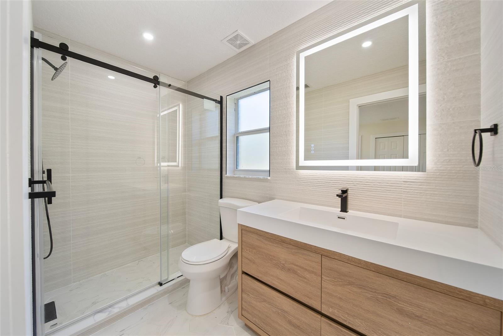 LAKE WINNEMISSETTT OAKS - Residential