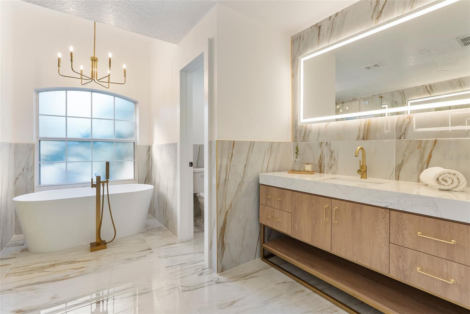 LAKE WINNEMISSETTT OAKS - Residential