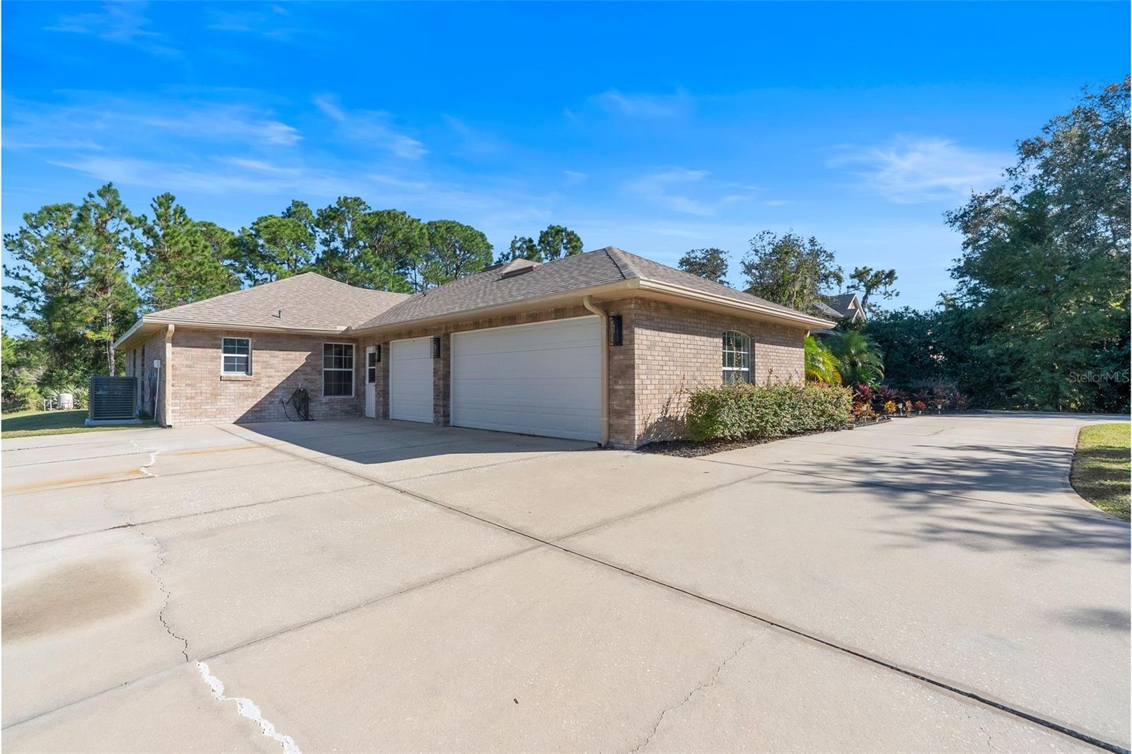 LAKE WINNEMISSETTT OAKS - Residential