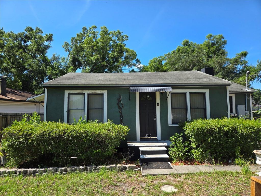 Photo of 2010 W Jean Street, Tampa, FL 33604 (MLS # TB8511108)