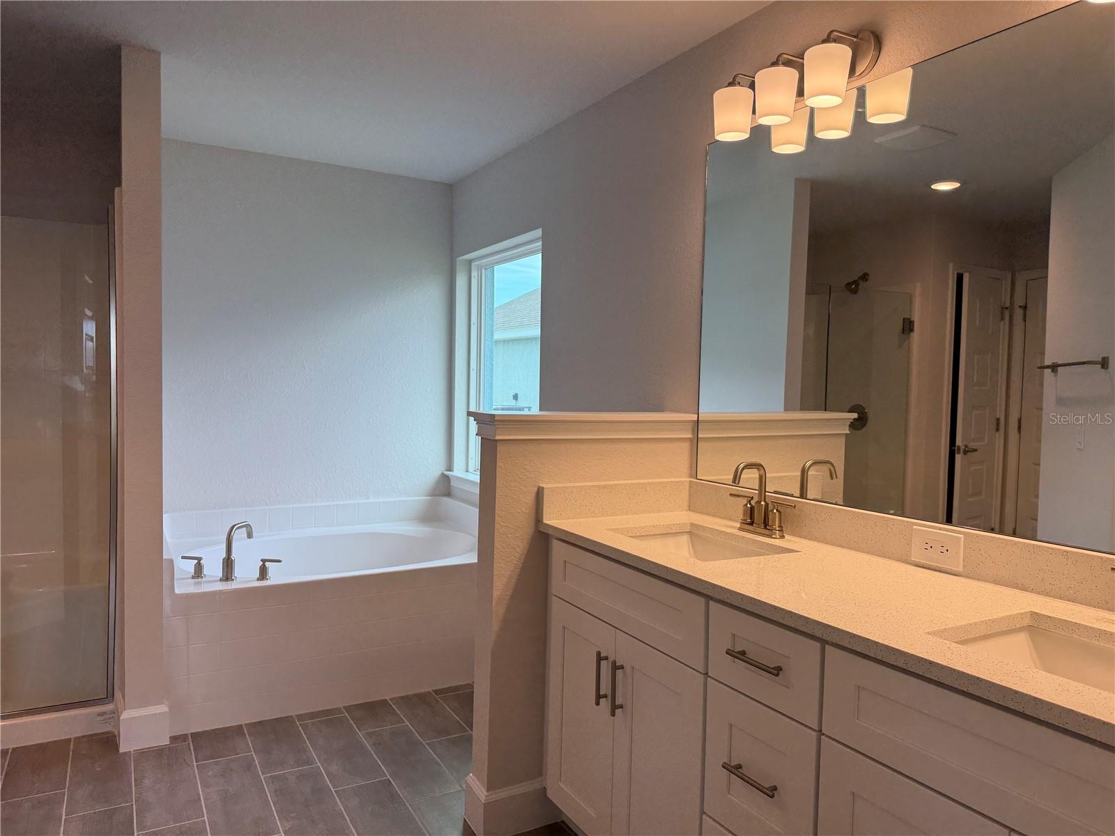 2652 AVERLAND LOOP