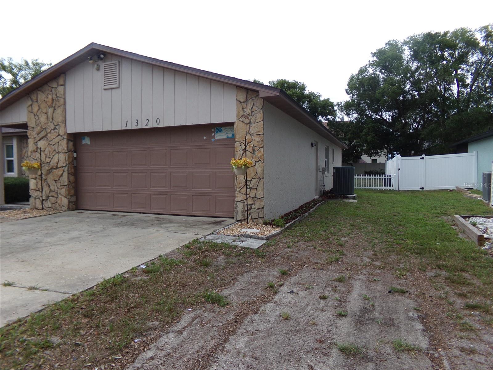 1320 GLADIOLAS DR