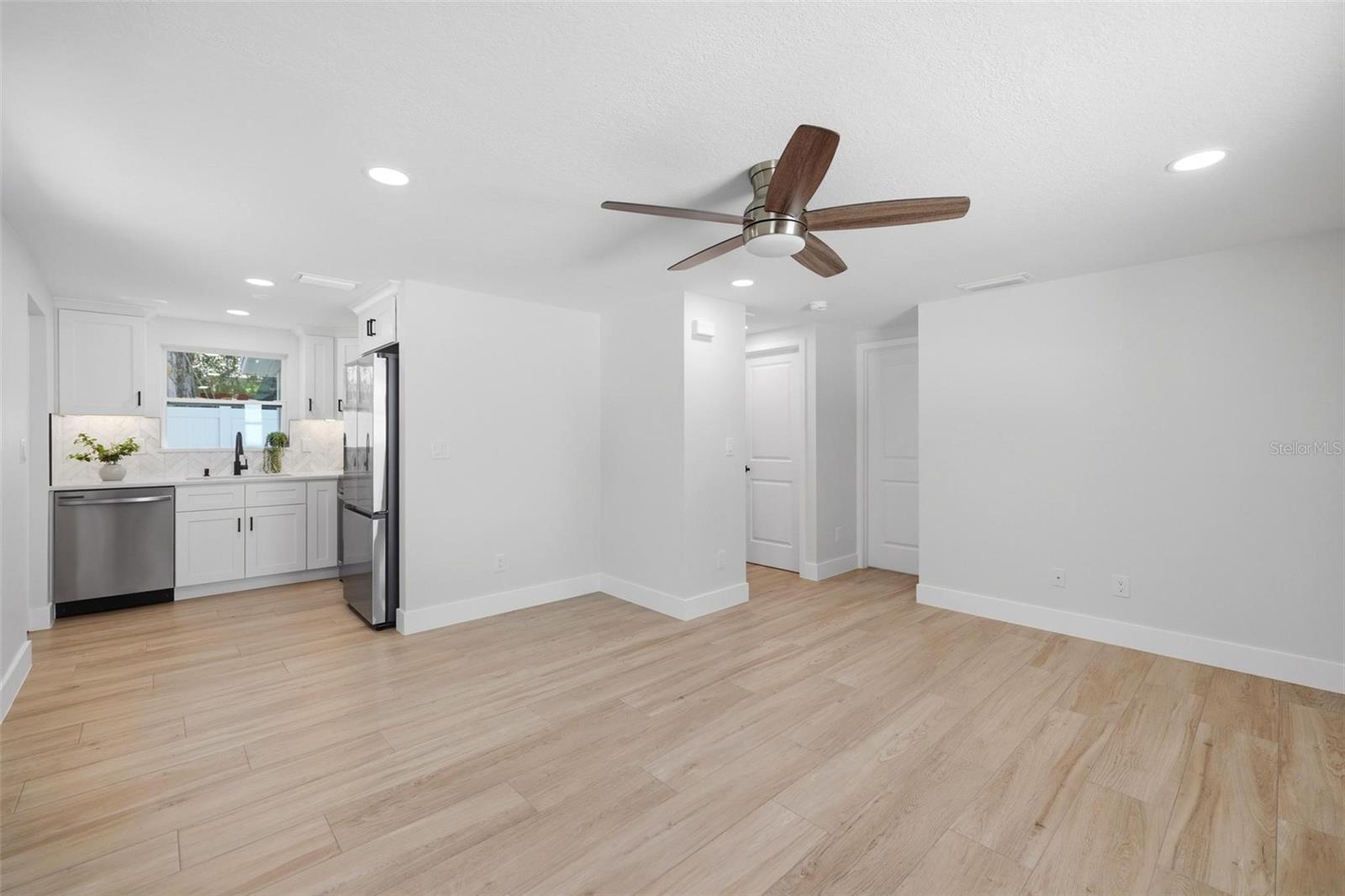 1802 ROBINHOOD STREET