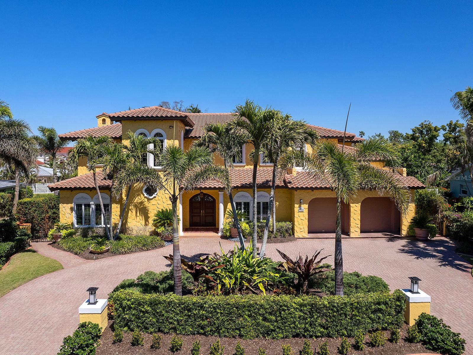 416 BAYCREST DRIVE