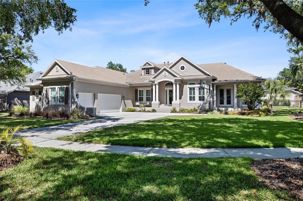 Photo of 5823 Terncrest Drive, Lithia, FL 33547 (MLS # TB8497590)