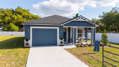 A home in LAKELAND