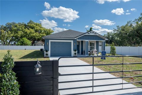 A home in LAKELAND