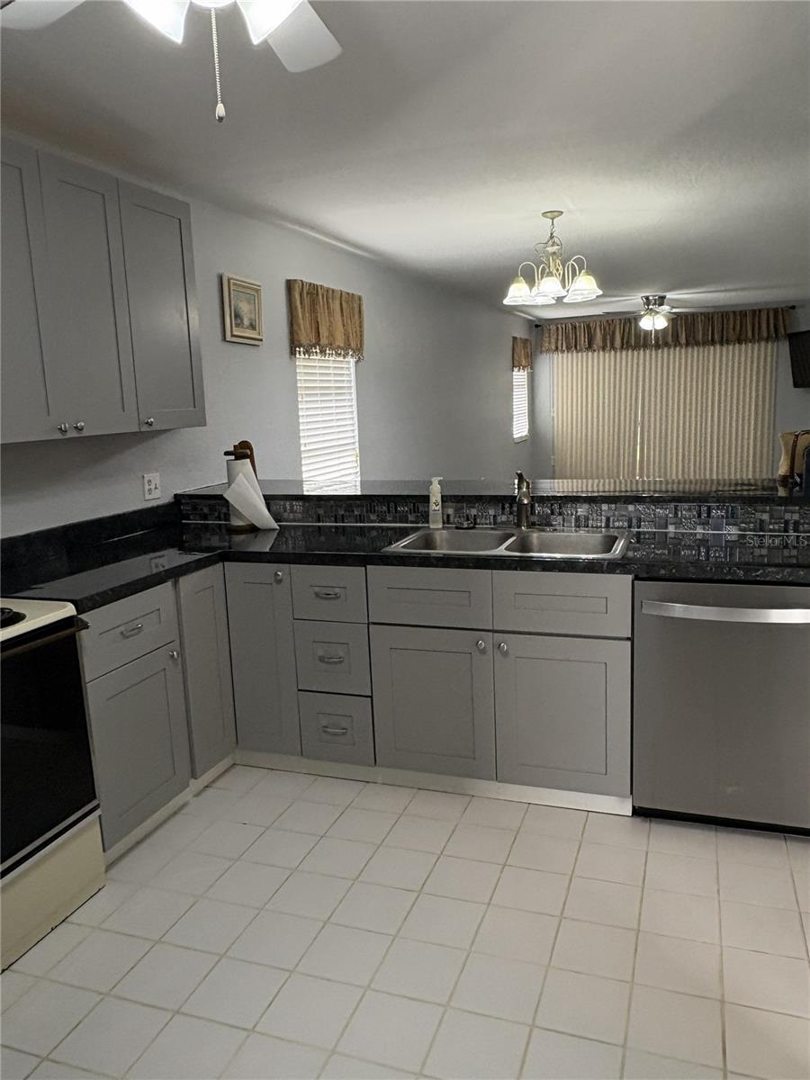 175 KINGS HIGHWAY A1