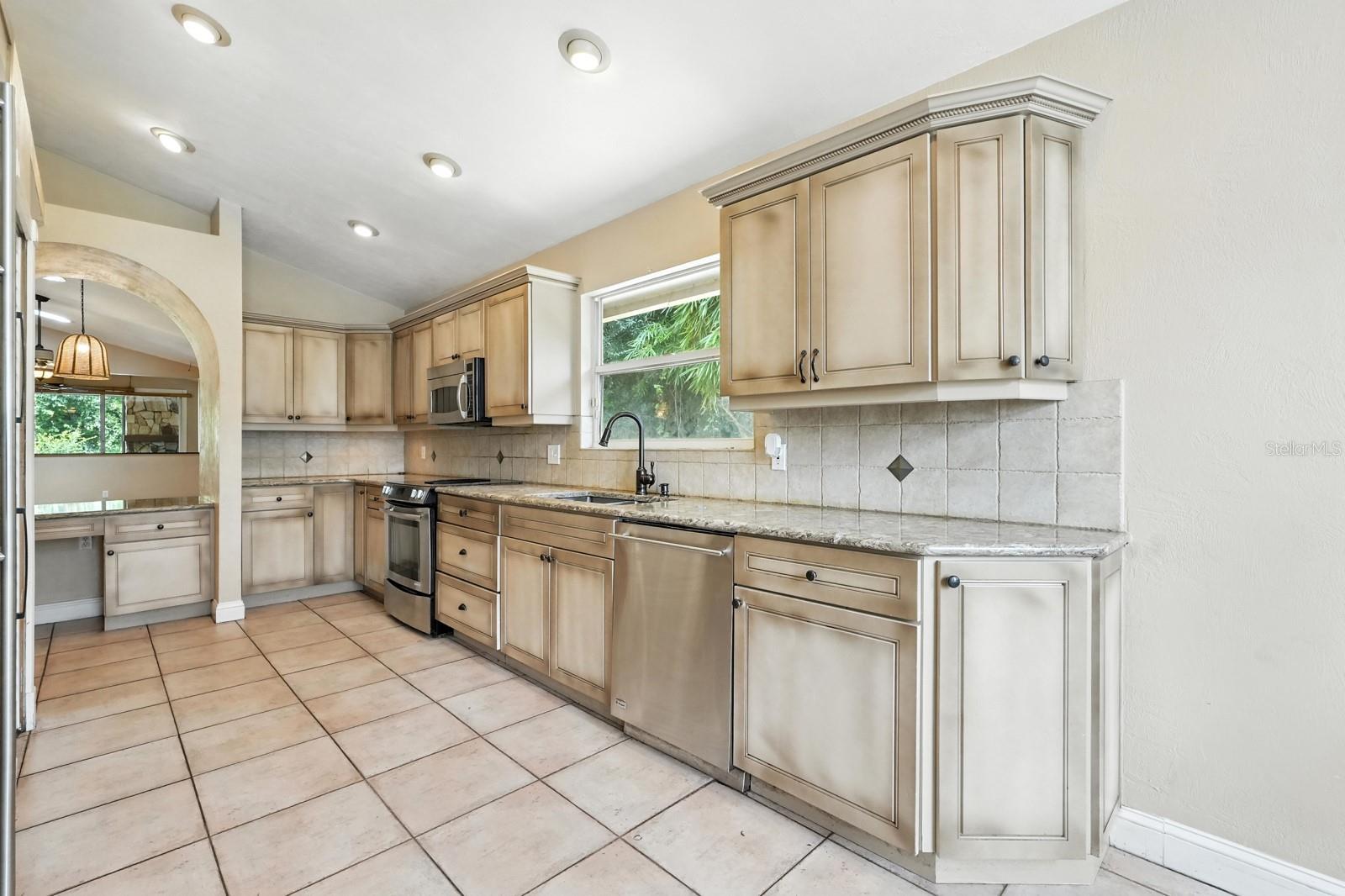 923 ASHMEADE COURT