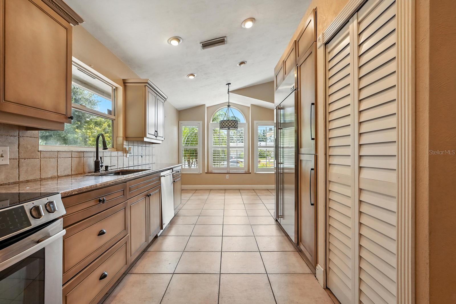 923 ASHMEADE COURT